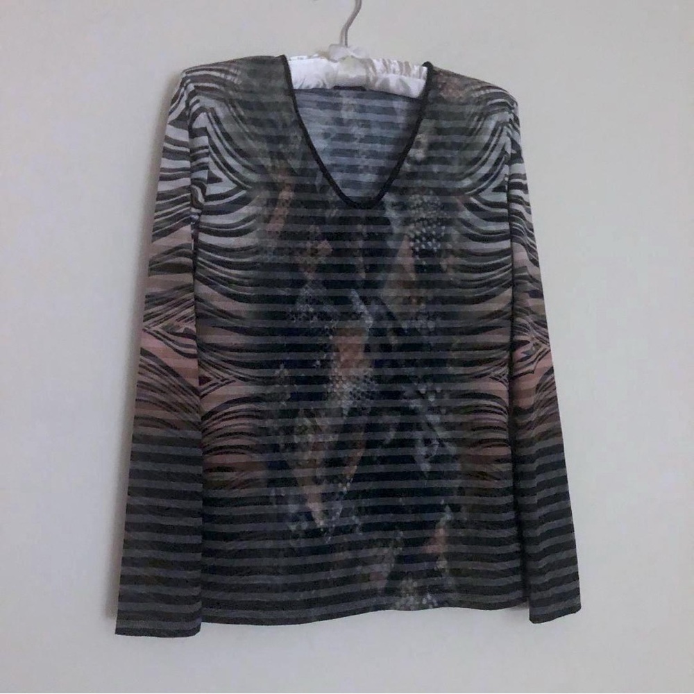 Gerry Weber Women’s Top Size 6
Comfy Feel and Striking Aesthetic